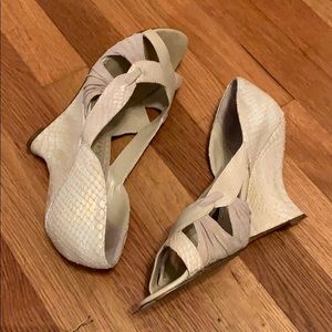 White House Black market wedges